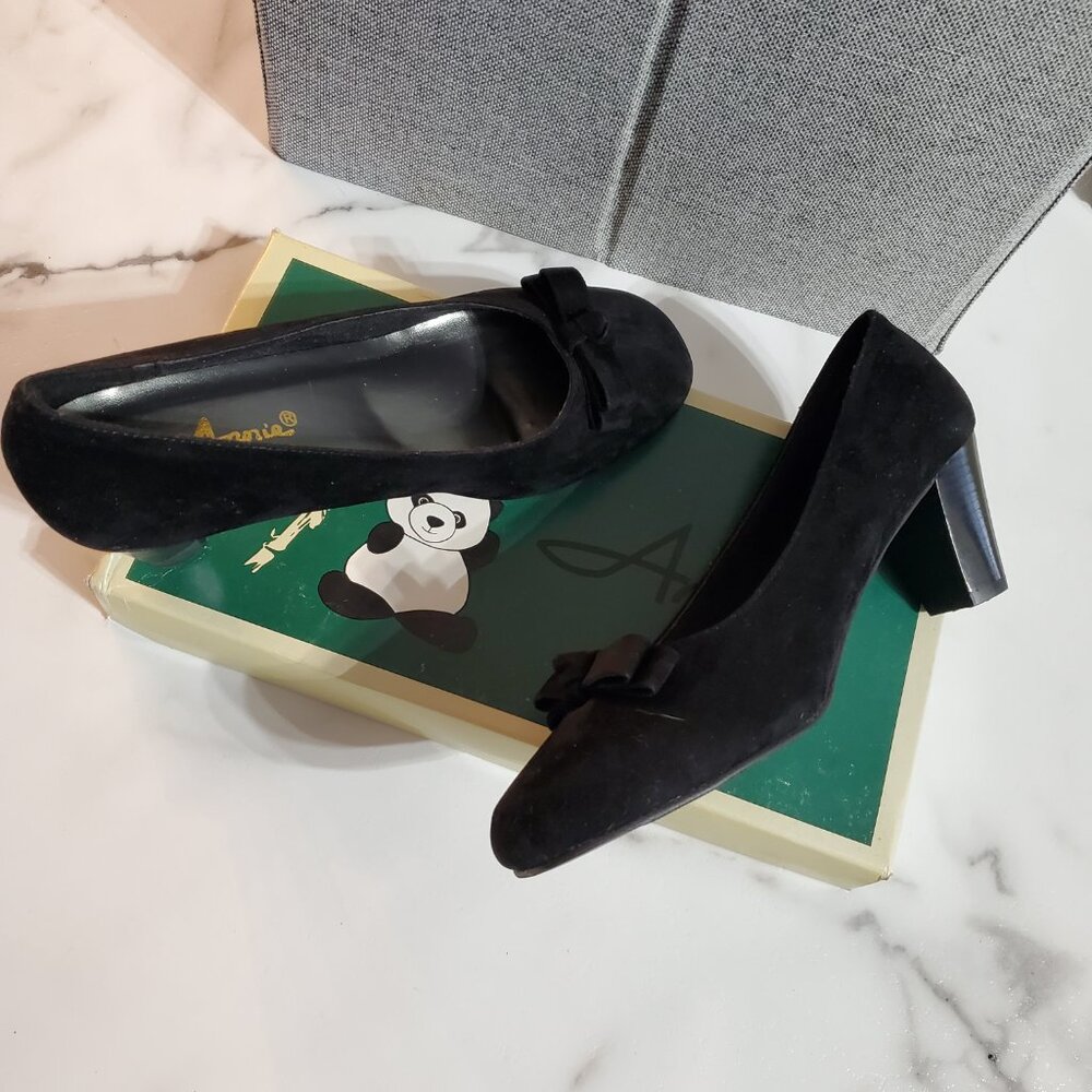 Black Velvet Suede Heels with Bows size 8W by Annie